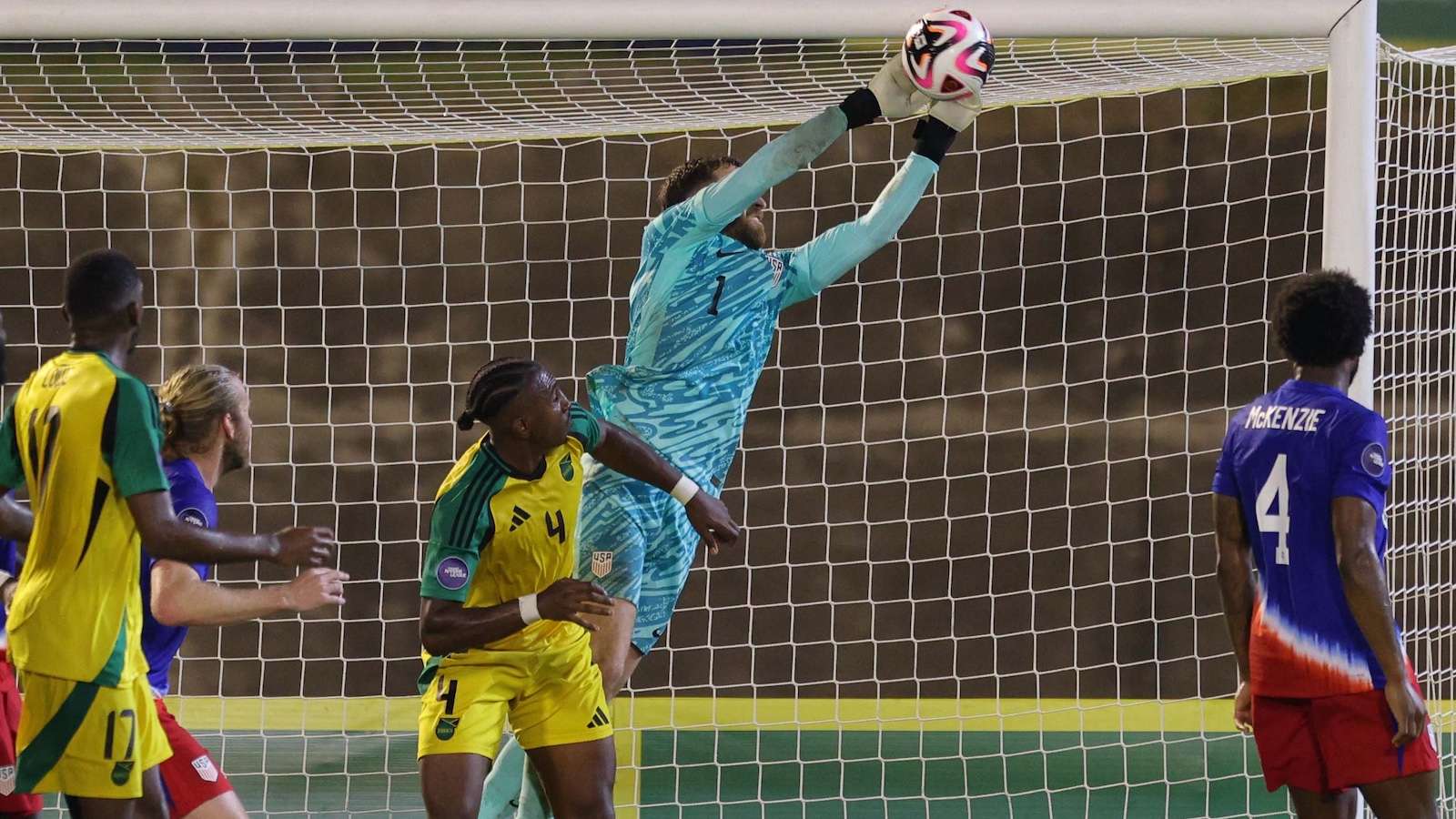 震撼表现！曼城连续3年联赛不败场次超10场！